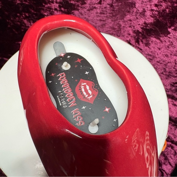 DW Home Goodies HTF Halloween Vampire Red Lips 'Forbidden Kiss' 2 Wick Candle - Picture 7 of 9